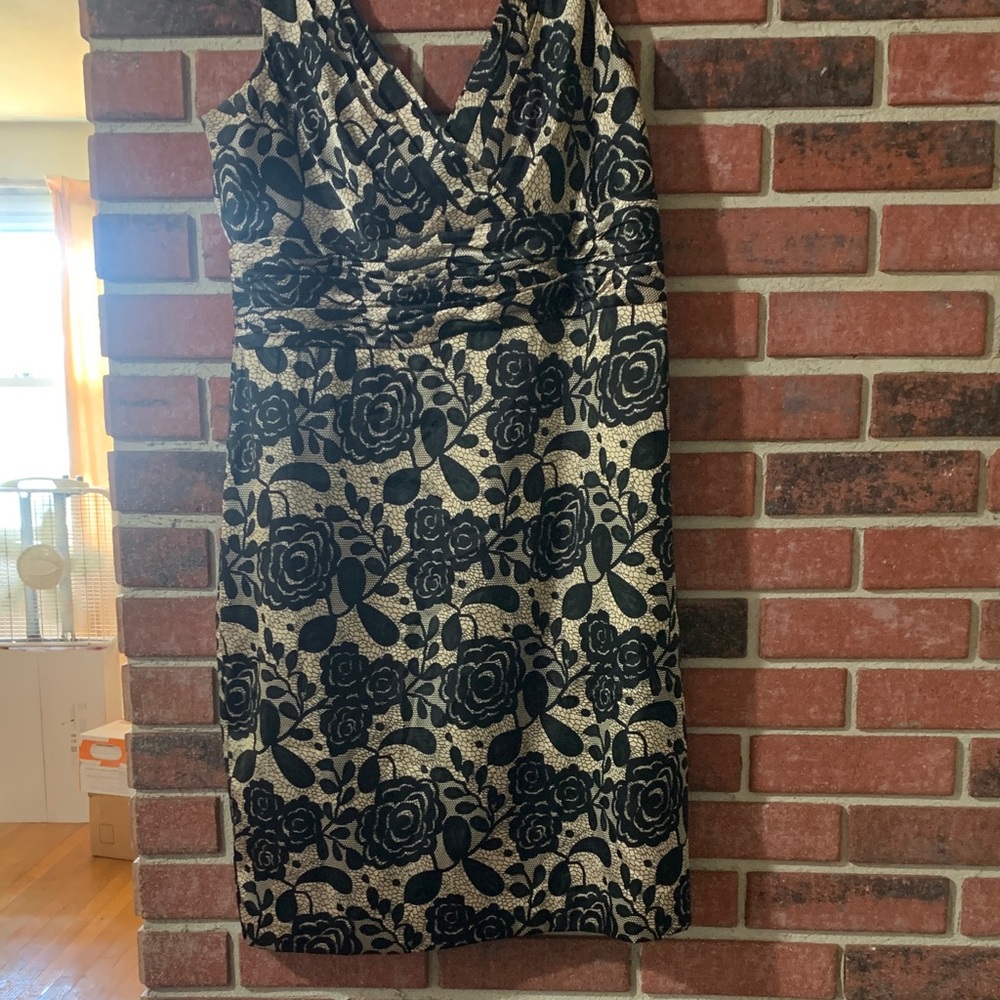 Jones Wear Black and Gold Floral Midi Dress